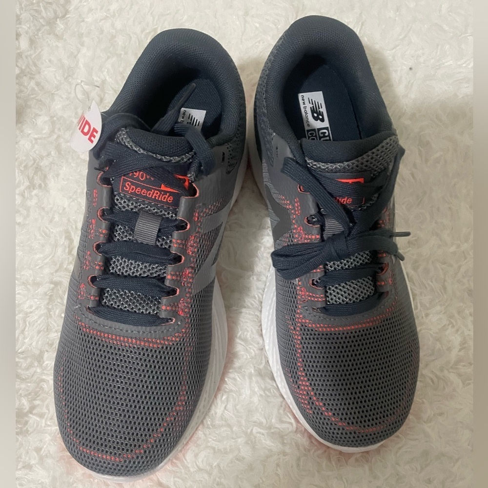 New Balance women’s Sneakers in Gray and orange
